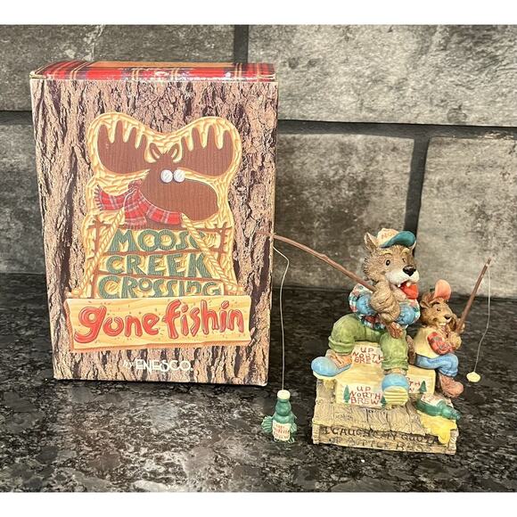 Enesco Moose Creek Crossing “I Caught My Quota of Bottle Bass” 1995 Wolf #170526 - Picture 1 of 8